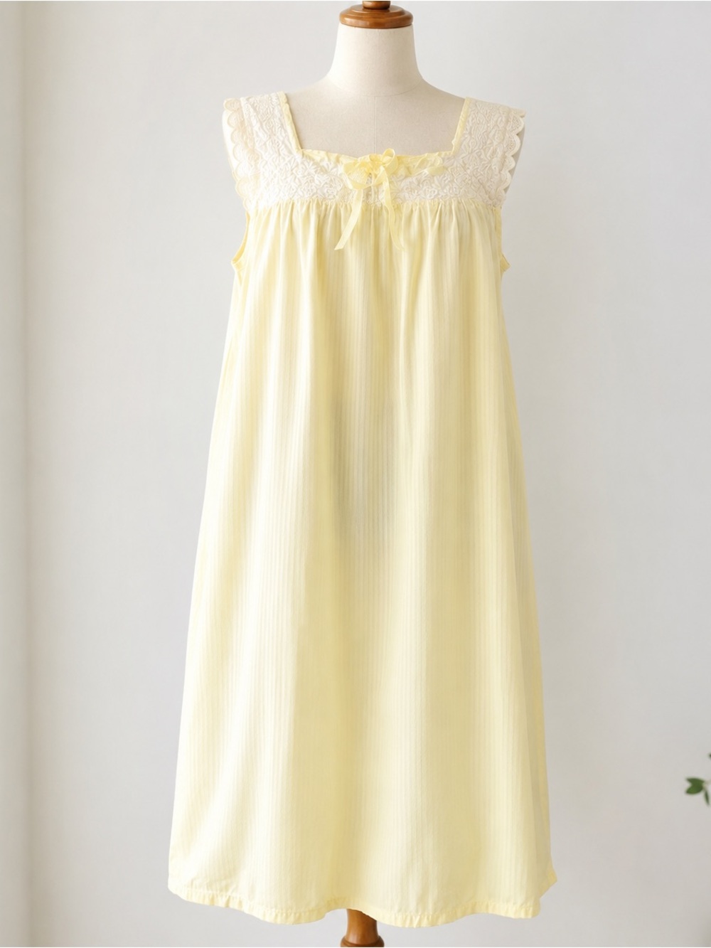 Vintage Yellow Lace Yoke Nightgown XS/S Cottagecore Prairie Sleeveless Cotton